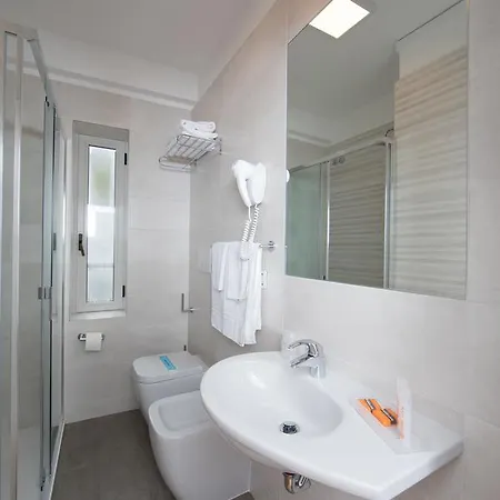 Otel Simi Lan