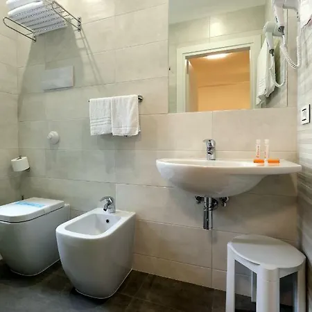 Simi Lan Hotel 3*